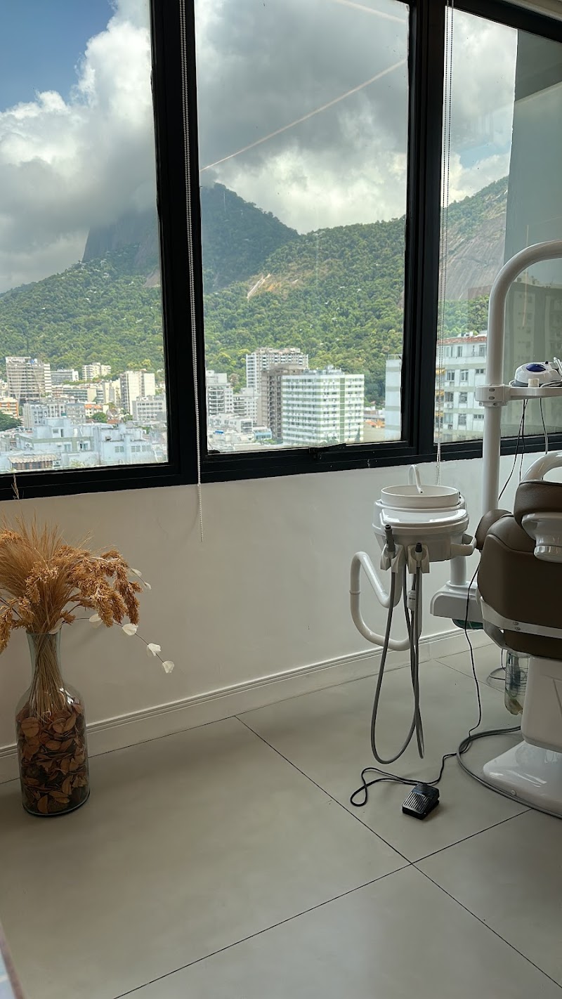 Dra. Thaís Araujo – Dentista em Botafogo - foto 2