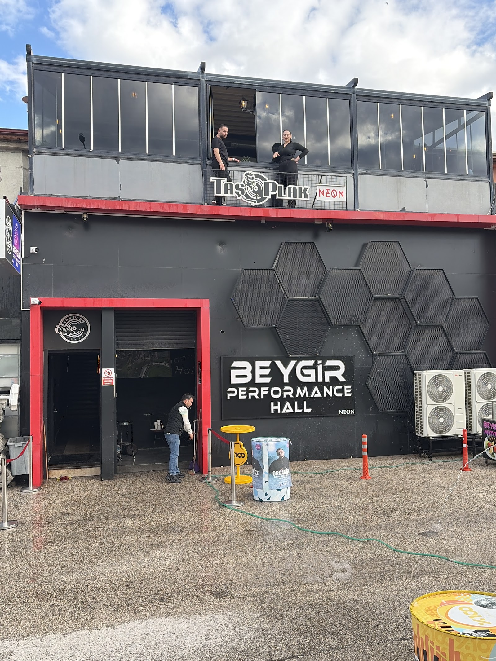 Beygir Performance Hall mekanı