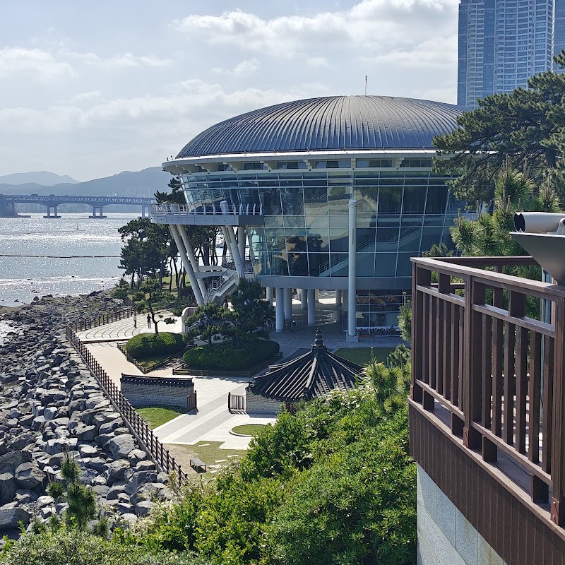 Nuri Maru APEC House