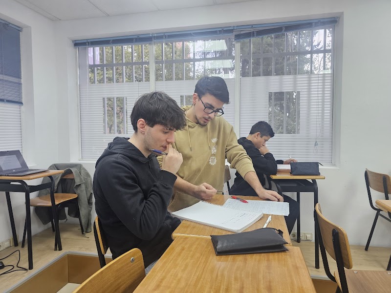 Academia Nuevo Futuro (evau - Mayores de 25 - Pce -bachillerato)