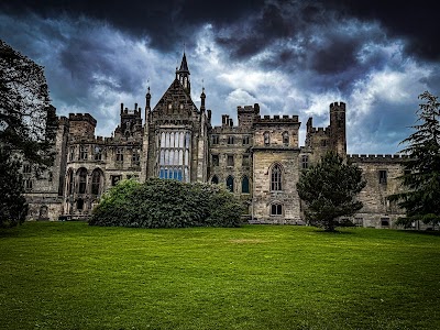 11.4 miles to Alton Towers;