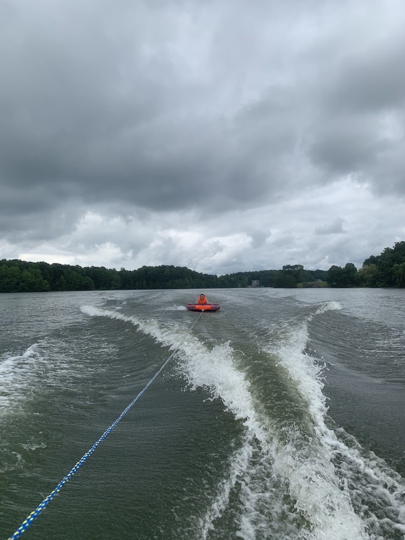 CAREFREE BOAT CLUB AT LAKE ANNA