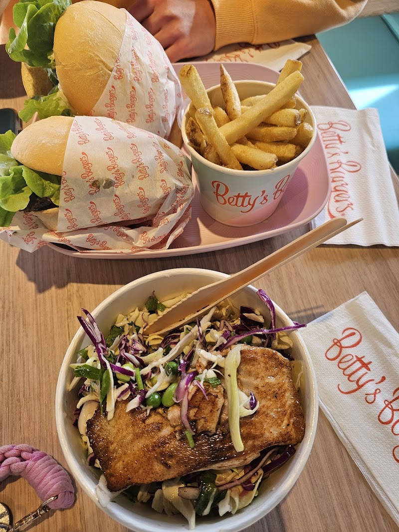 Betty's Burgers photo 4