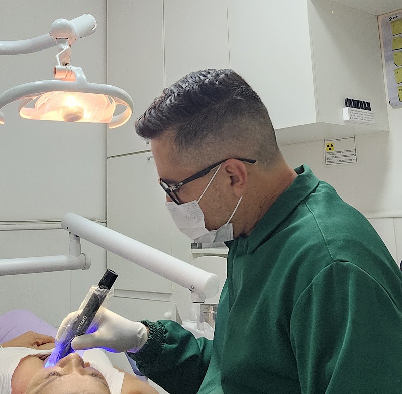 Dr. Fábio Cassimiro - Cirurgião Dentista
