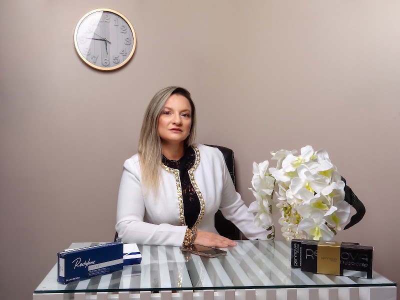 Dra Janaina Campos Dentista especialista em harmonizaçao e estetica dental