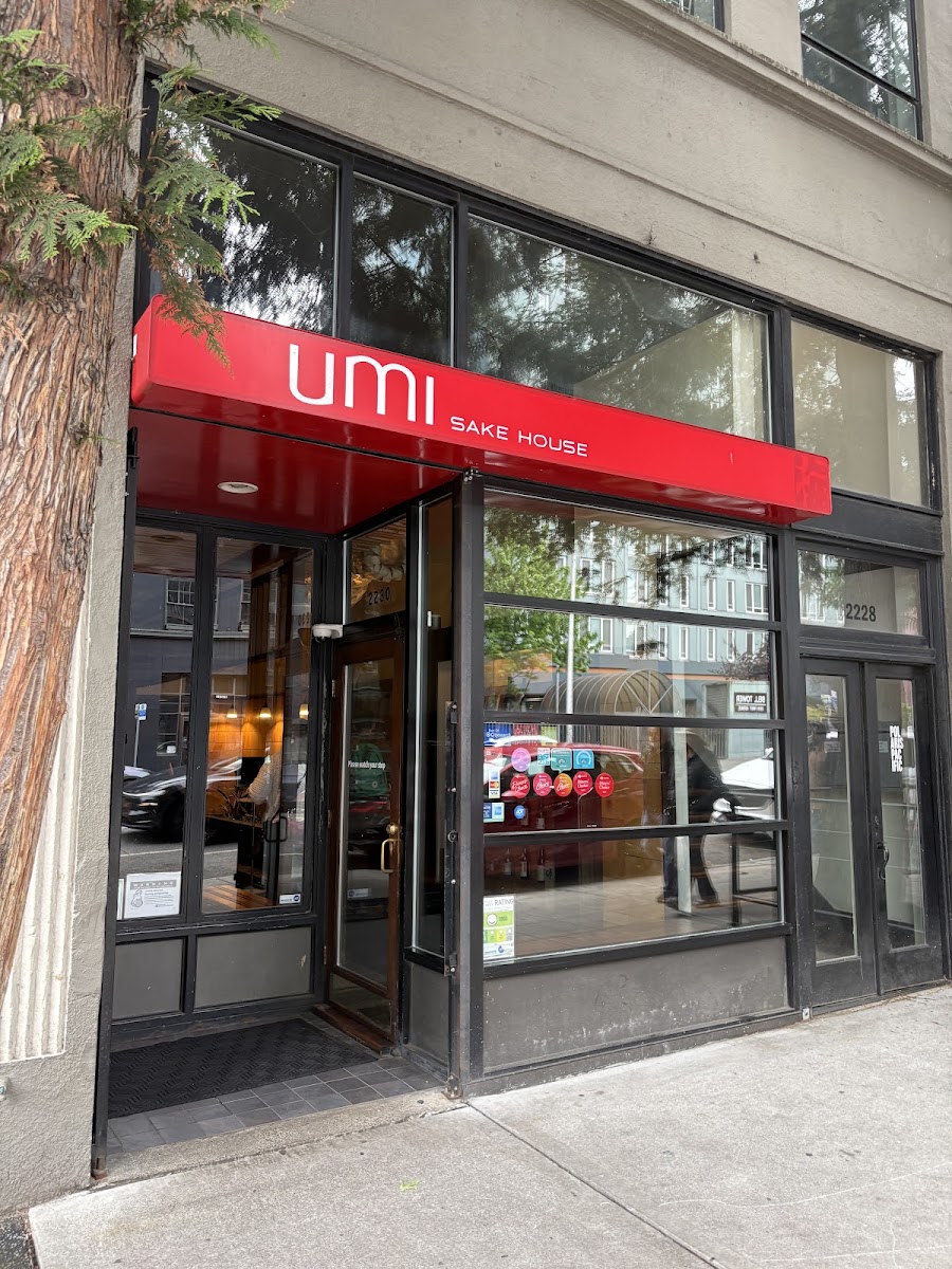 Umi Sake House Elegant Dining Atmosphere