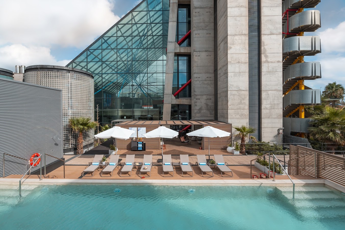 Hotel 5 estrellas (cerca del aeropuerto)