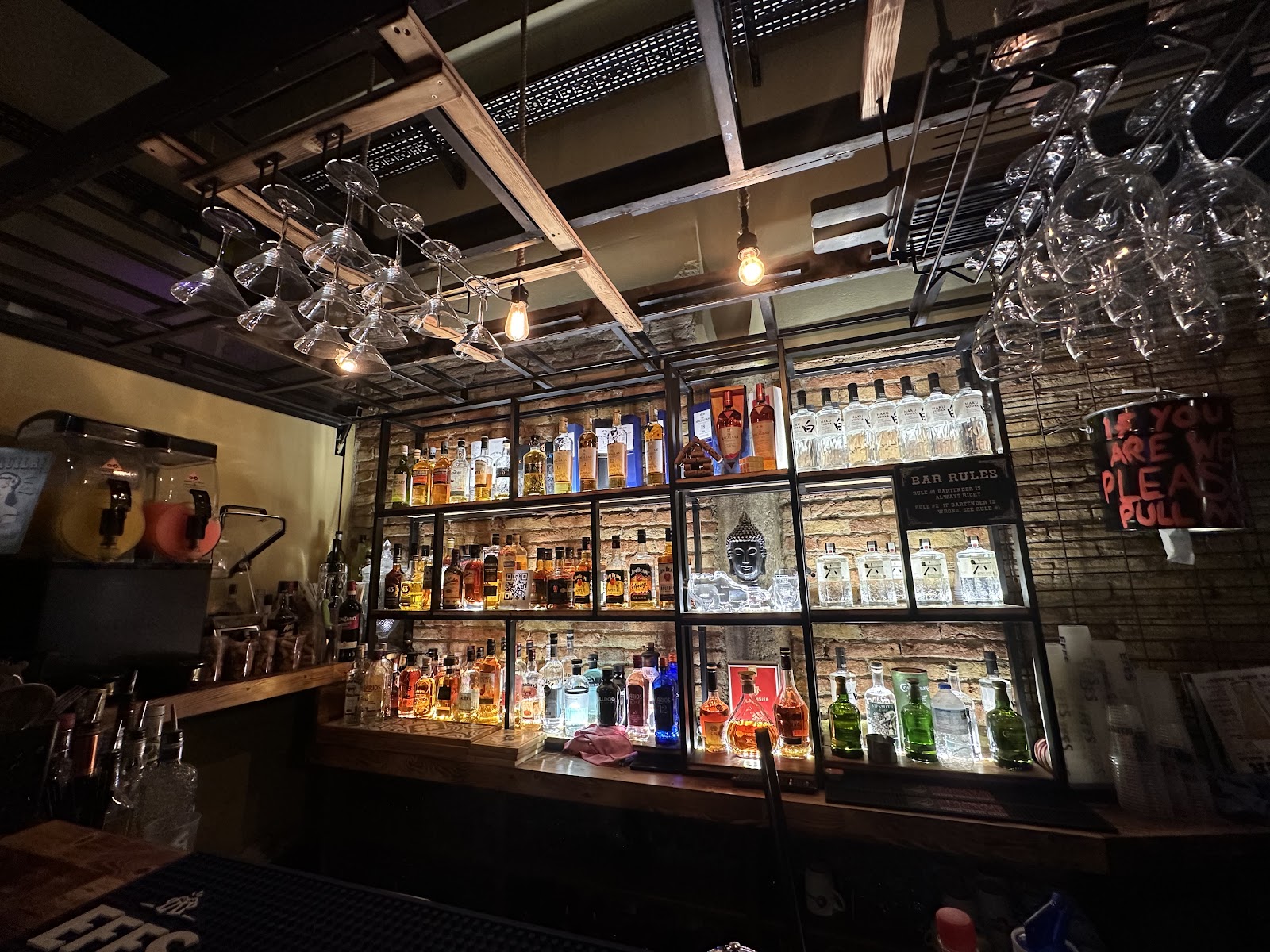 The Native Gastro Pub mekanı