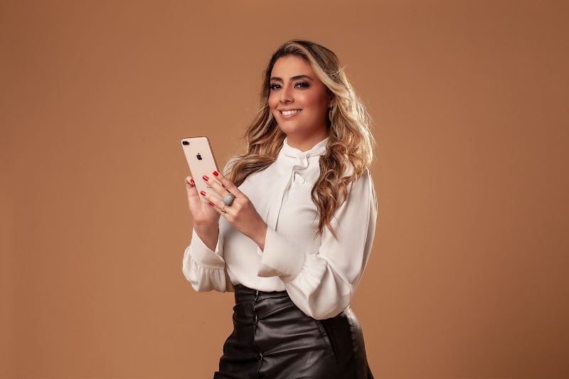 Dra Elisa Soares - Ortodontia e Odontologia Estética - Invisalign Top Doctor Leblon