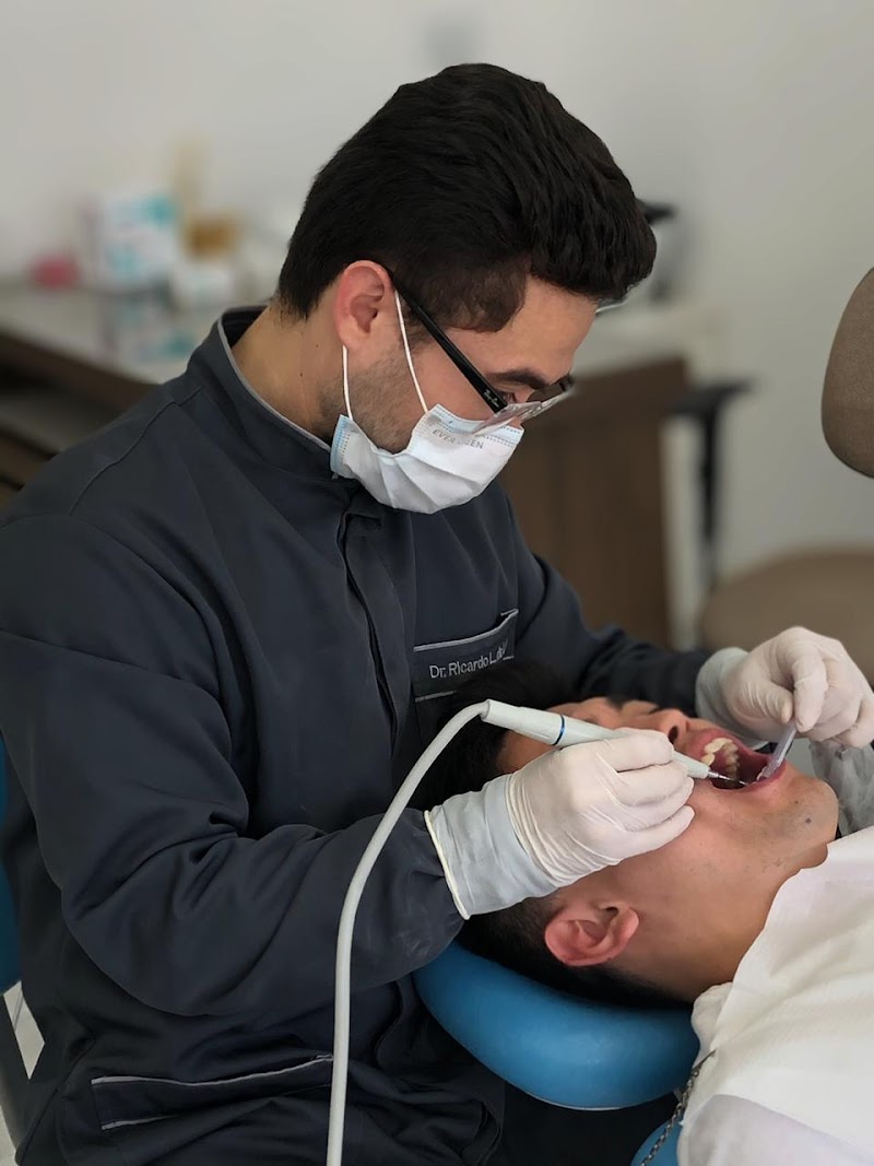 Clínica DeLara | dentista, curitiba, implante, tratamento canal, clareamento, próteses, extração, ahú, cabral, juvevê