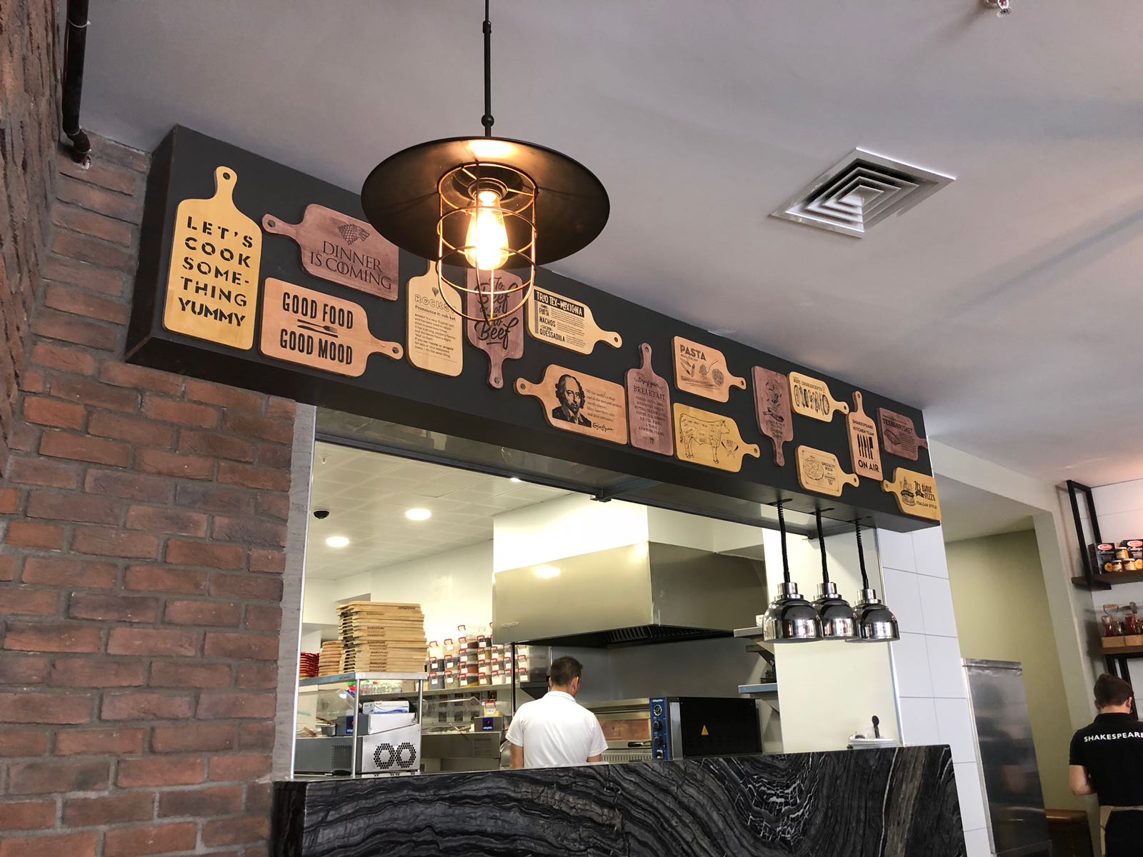 Mirart Coffee & Bistro mekanı