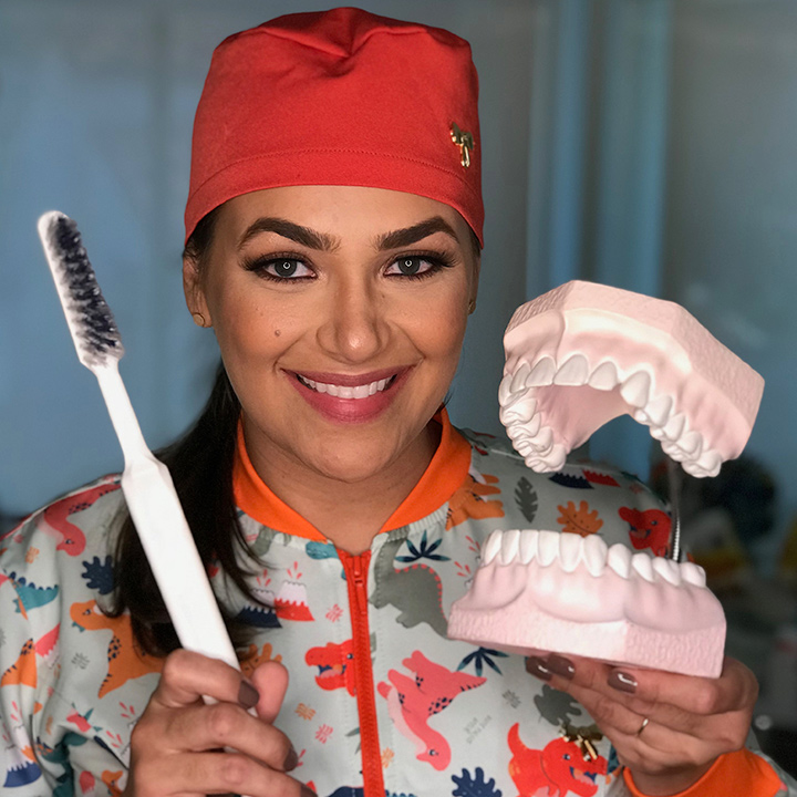 Dra. Vivian Carvalho Faria | Ortodontia