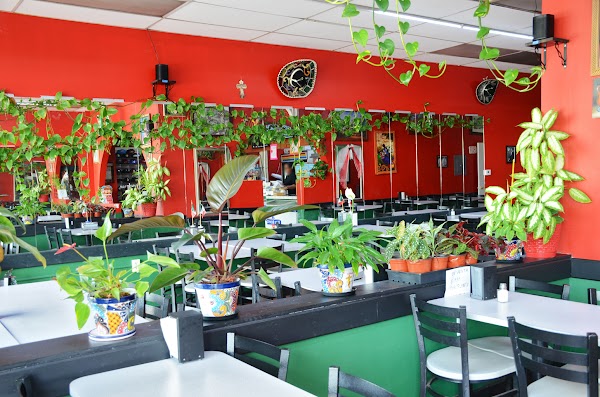 LUNA'S ROTISSERIE exterior