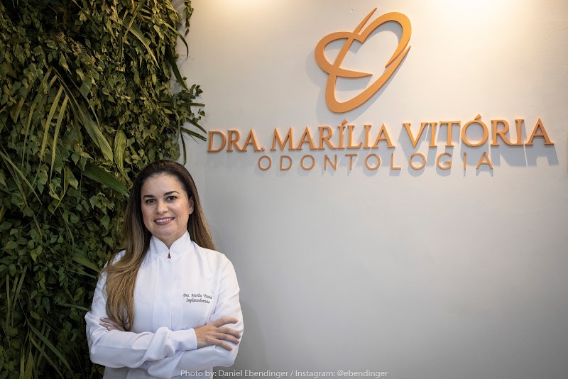 Dra. Marília Vitória | Implantes Dentários | Prótese Dentárias | Facetas de Porcelana | Alinhador Estético