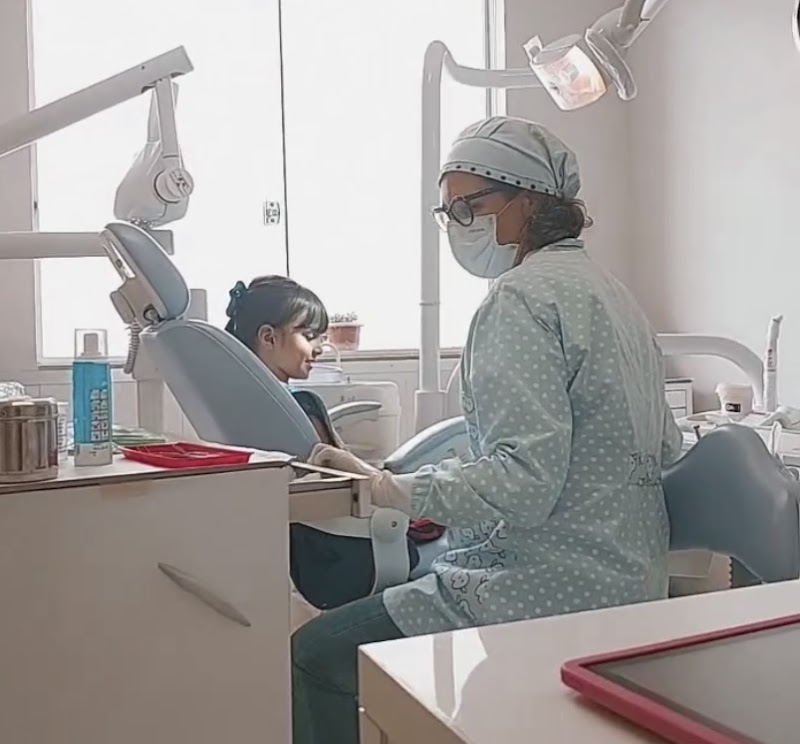Dra Cláudia B Santos - Dentista infantil - Odontopediatra em BH - foto 4