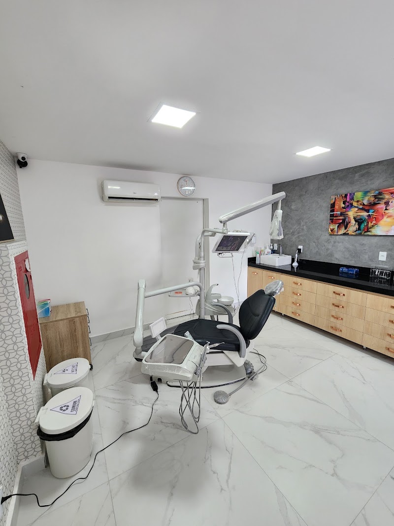 Dentista Dra. Wellvytha Freitas - Consultório Odontológico - foto 2