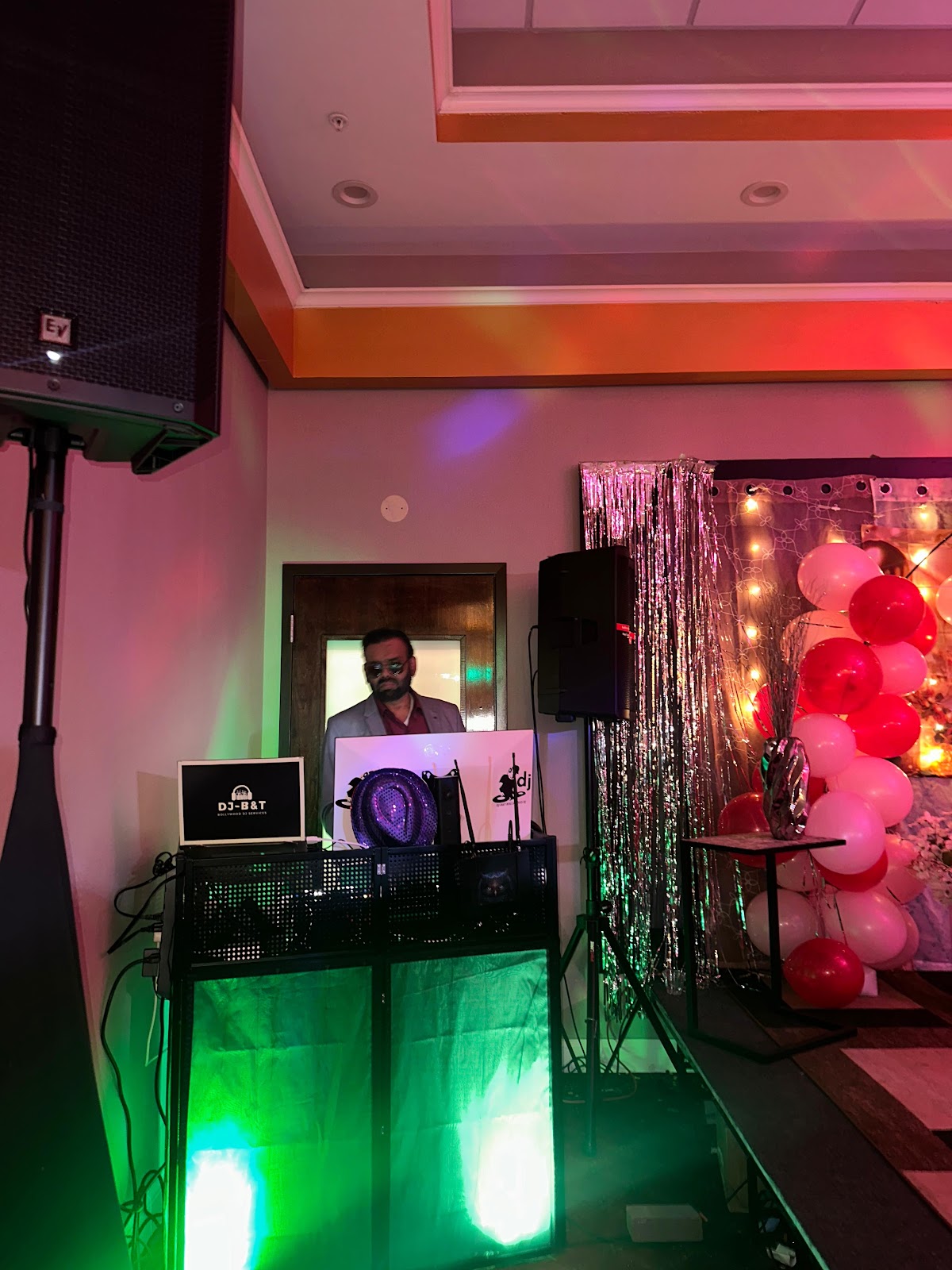 DJ-B&T: Google Places image 3