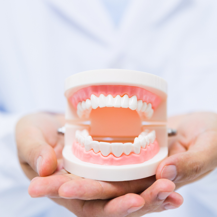 Dentista Dr Fausto Queiroz I Implante Dentário em Salvador - foto 2