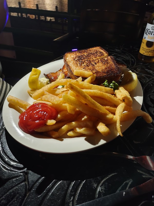 Muddy's Dockside Bar photo 2