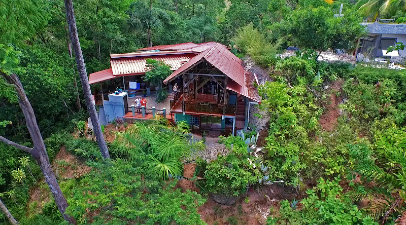 LODGE - La Uvita Perdida - LODGE