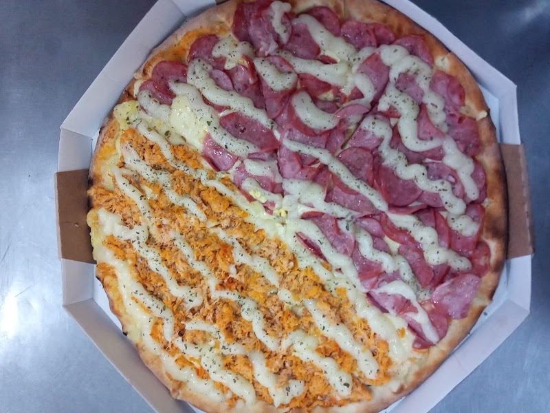 Foto de Rapidità Pizzaria - Unidade Água Verde. Forno a lenha, massa artesanal, recheada, entrega com rapidez,.
