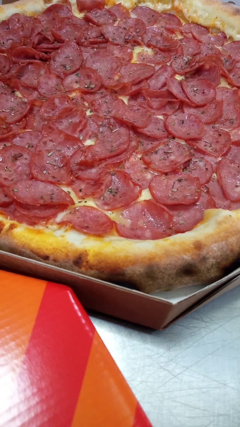 Foto de Rapidità Pizzaria - Unidade Água Verde. Forno a lenha, massa artesanal, recheada, entrega com rapidez,.