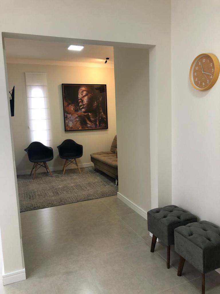 Dra. Thaís Oliveira - Dentista especialista em tratamento de canal/Endodontia/Urgência - foto 3