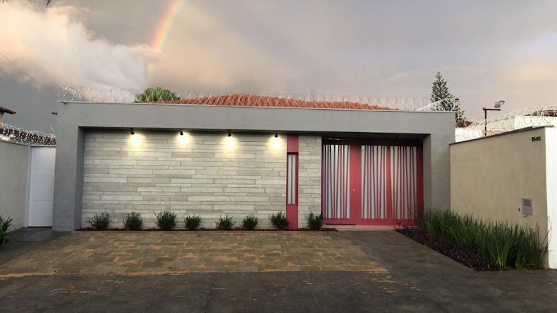 Dra. Thaís Oliveira - Dentista especialista em tratamento de canal/Endodontia/Urgência - foto 2