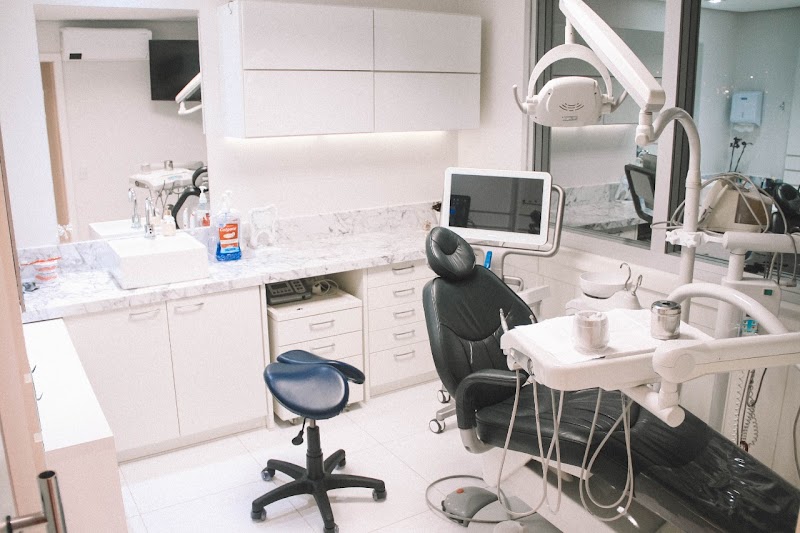 Dra. Graciane Favero | Favero Odontologia Reabilitadora | Dentista em Porto Alegre - foto 2