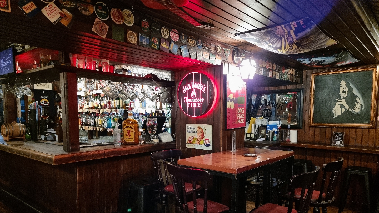 Neverland Rock Bar mekanı