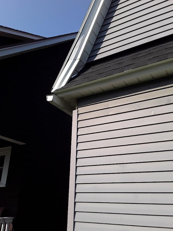 Oaks Roofing & Siding photo 4
