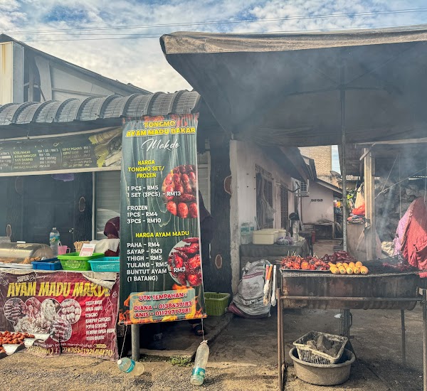 Gerai Tongmo Ori Kemboja - Photo 1