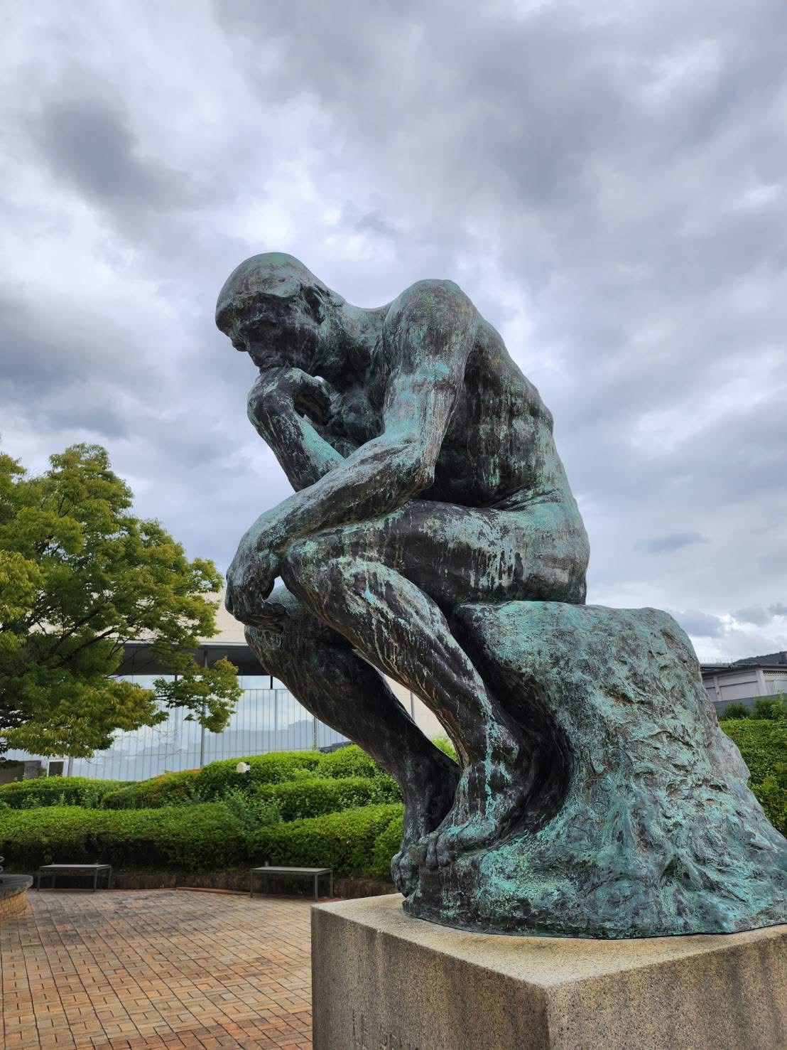 Le Penseur, vue extérieure