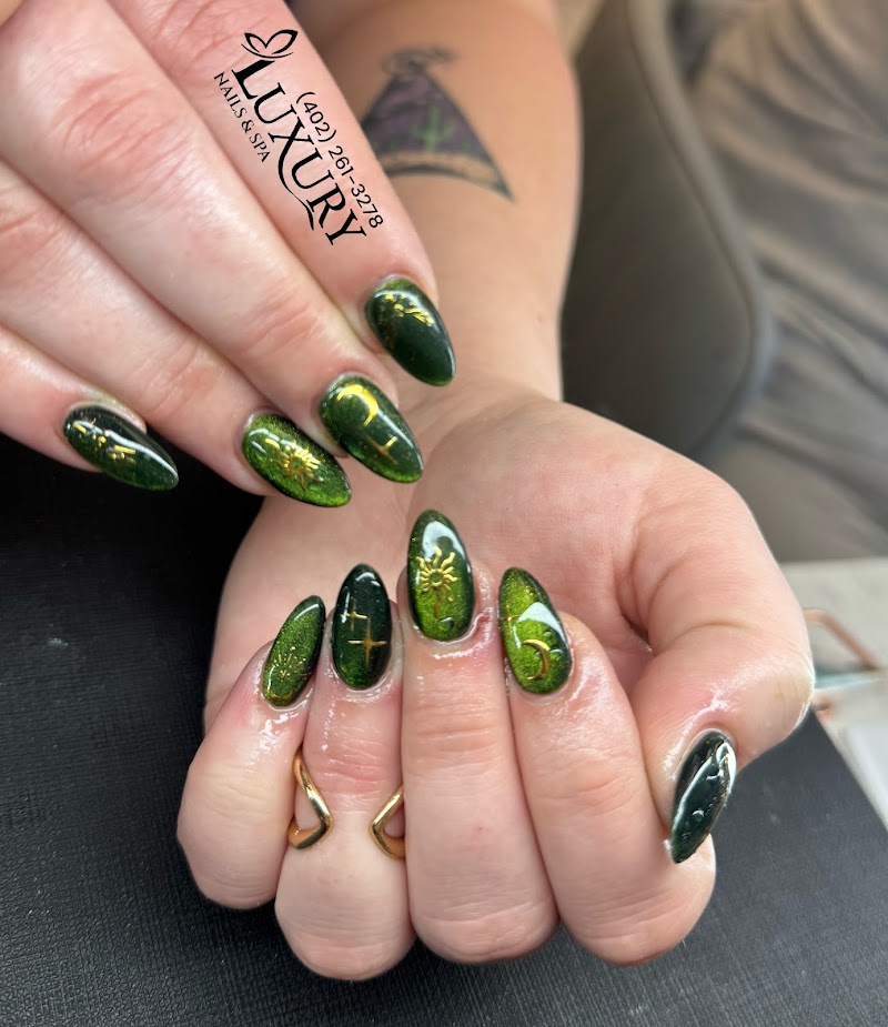 LUXURY Nails & Spa