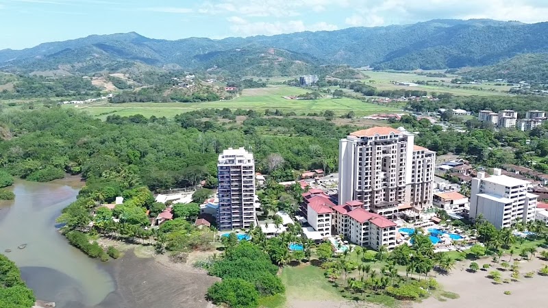 Tres Regalos Condominium Beach Club