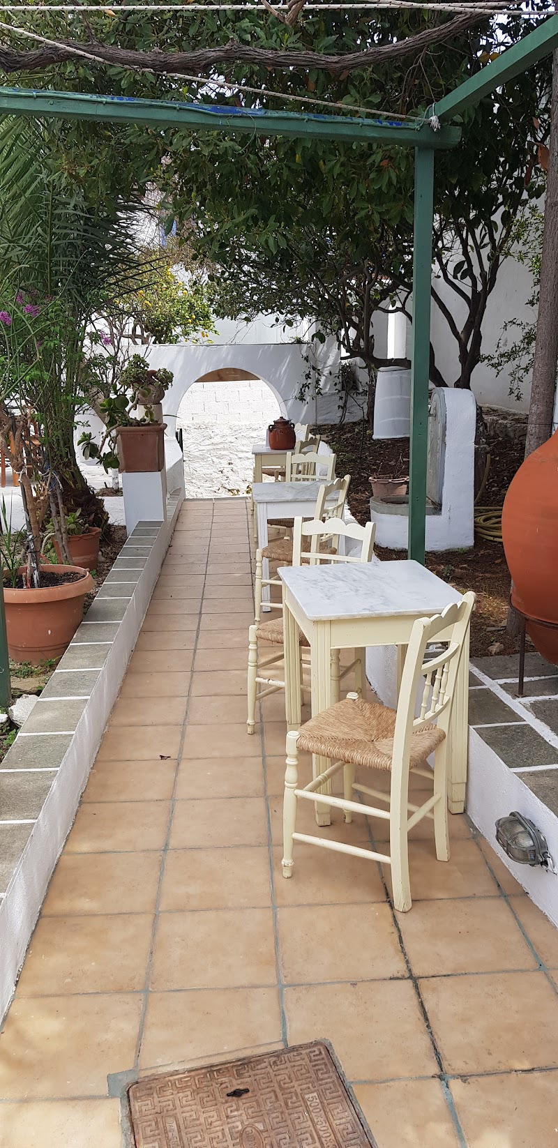 Kafeneio-Ouzeri TSELEMENTES