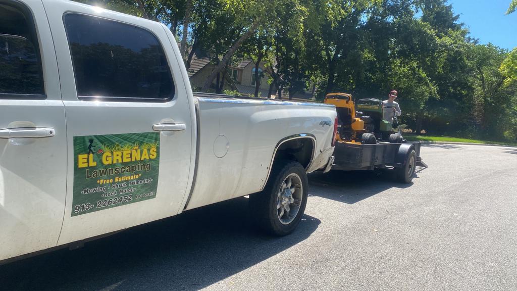 El Greñas Lawn Mowing