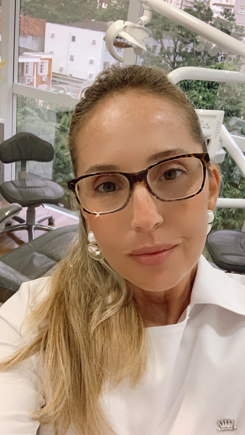 Dra. Lisa Pickler - Harmonização facial e Odontologia Estética - foto 5