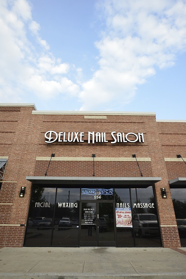 Deluxe Nail Salon