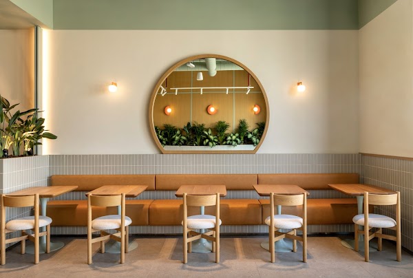 Friends Avenue Cafe AR3 1