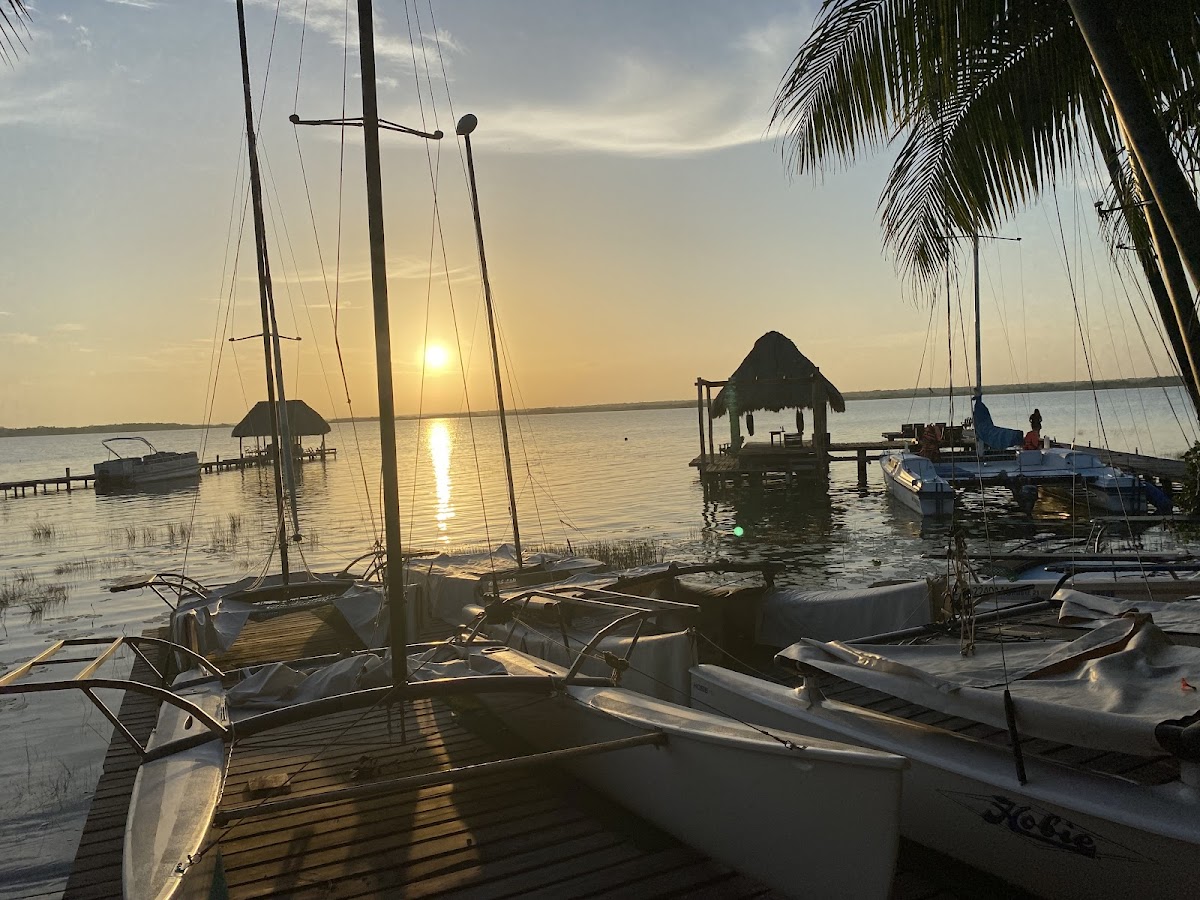 Magic Bacalar: Cabañas, Hostal, Camping & Marina (embarcaciones a vela)