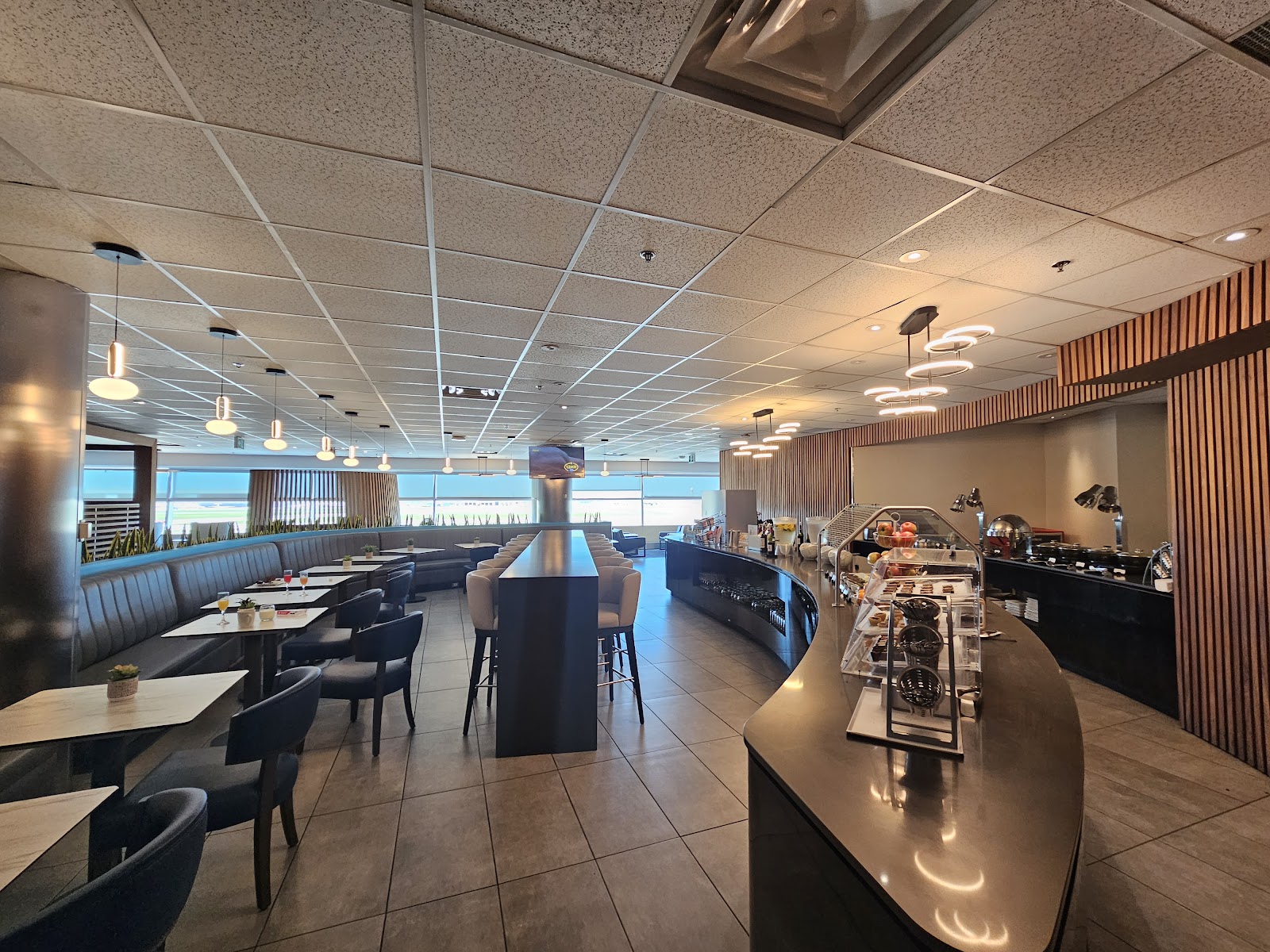 Air France / KLM Crown Lounge — photo 1 (via Google)