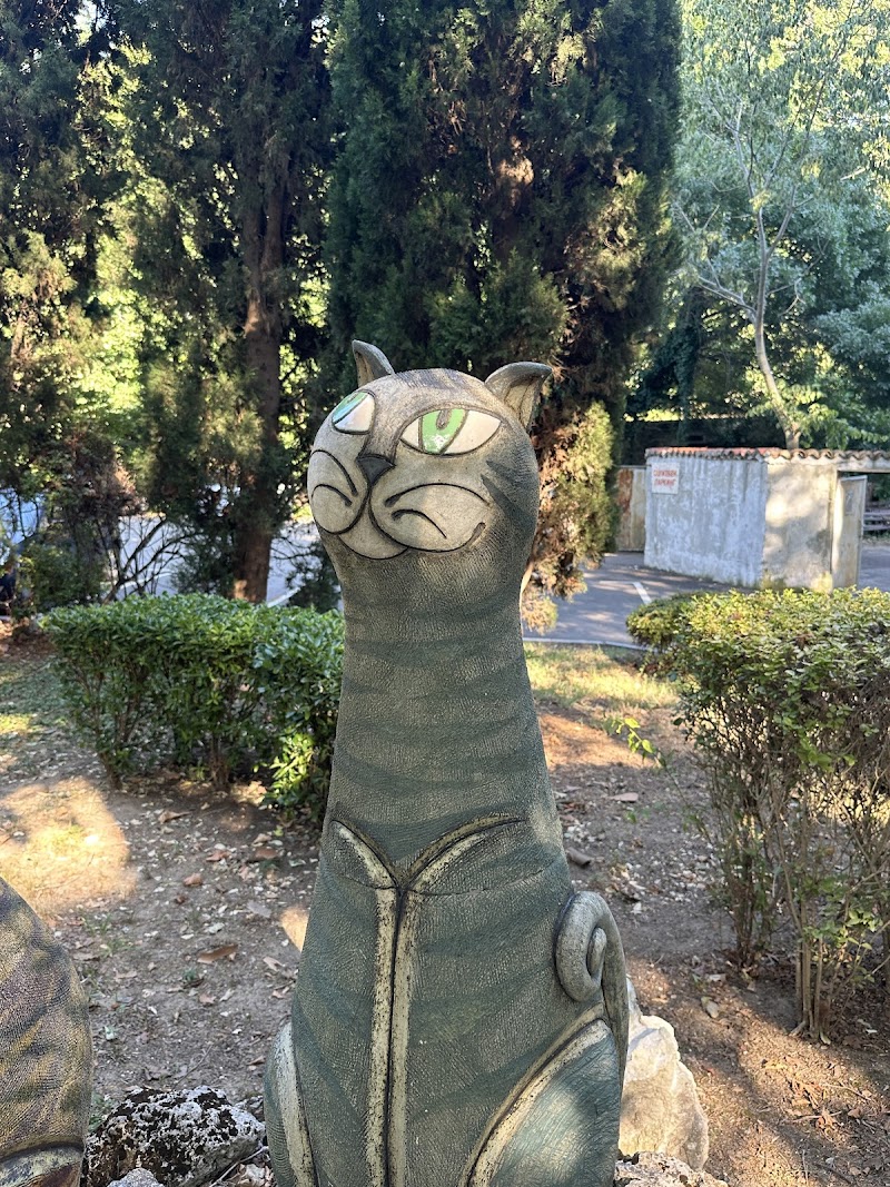 Cat Statue Golden Sands