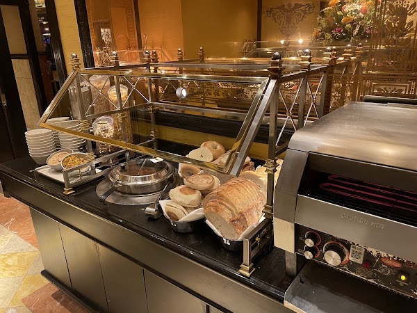 Grand Lux Cafe