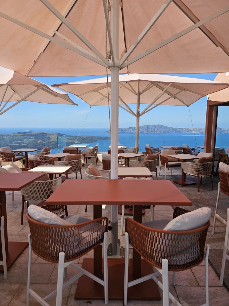 V Lounge Cafe & Cocktail Bar