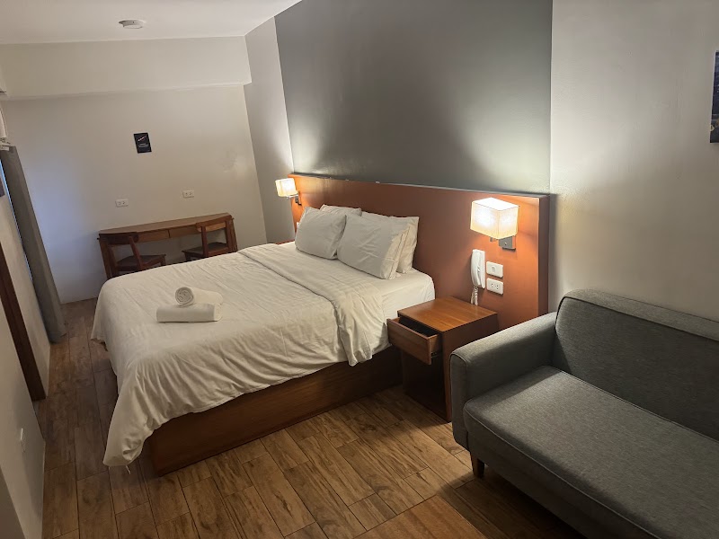 iHotel Uptown BGC