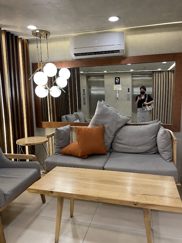iHotel Uptown BGC