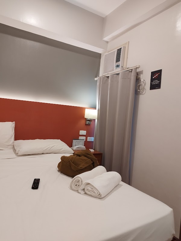 iHotel Uptown BGC