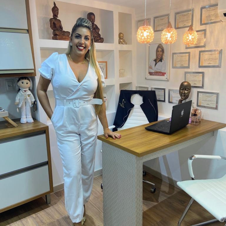 Dra Janaína Hergert Dentista