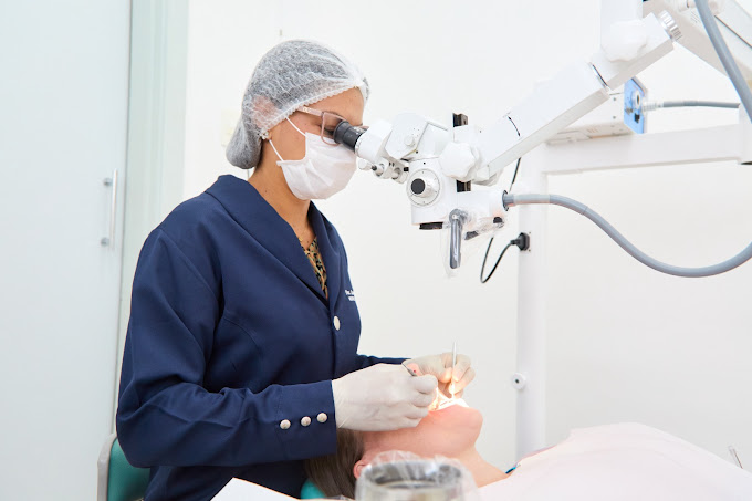 Dra Carolina Santos - Endodontia Microscópica